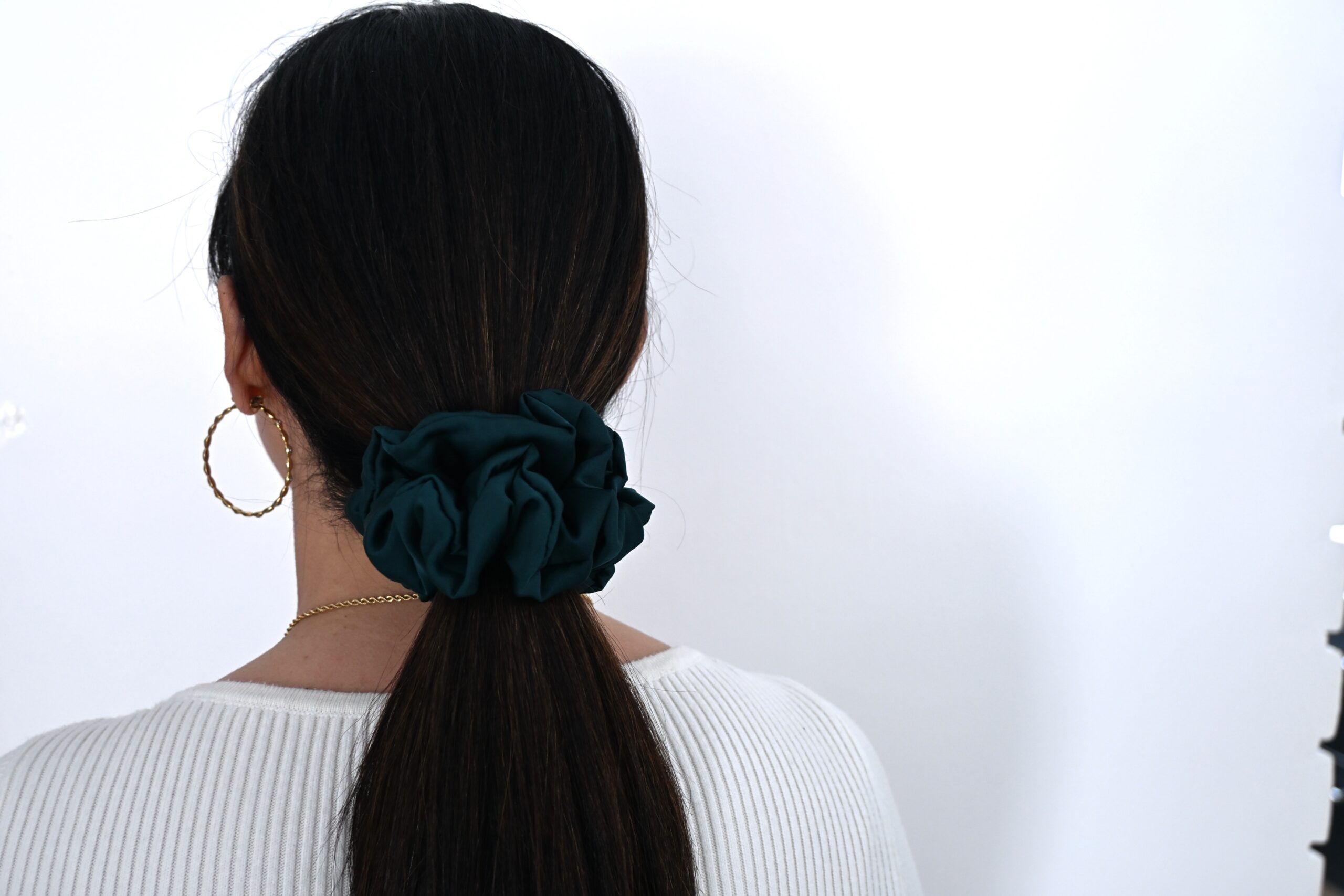 Scrunchie butelkowa zieleń Satyna jedwabna Standard - obrazek 3