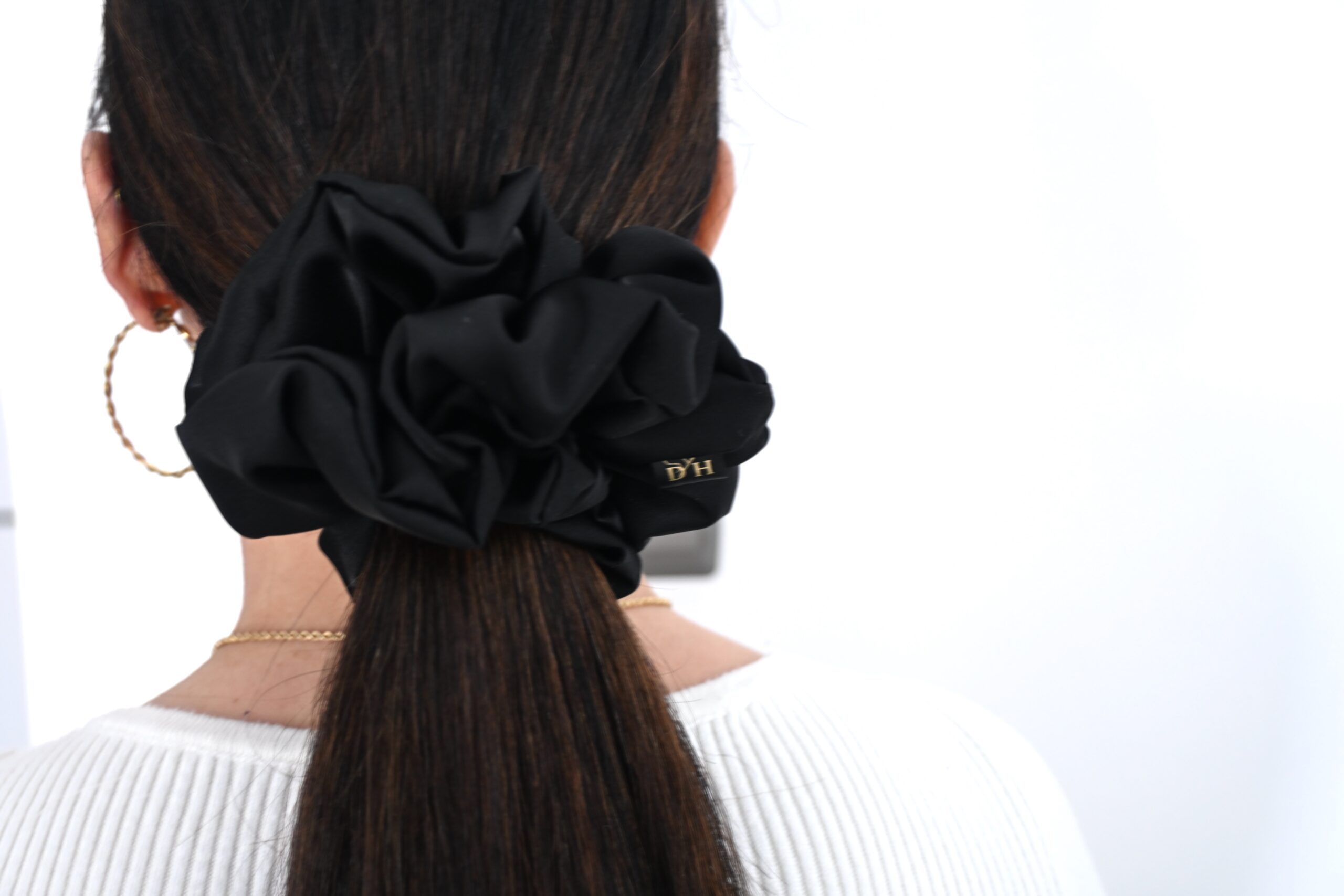 Scrunchie Czarna Satyna jedwabna Duża - obrazek 3