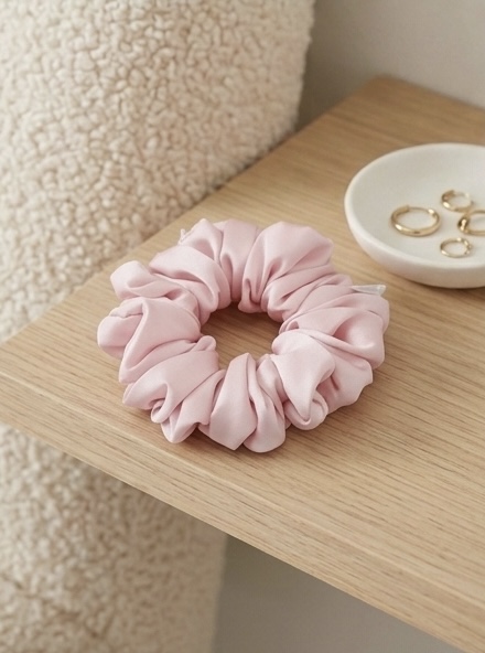 Scrunchie Jasny Róż Satyna Jedwabna Standard - obrazek 3